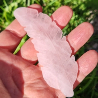 Vyřezávané růženínové pírko - Talisman lásky, něhy a aromaterapie *9