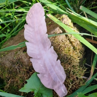 Vyřezávané růženínové pírko - Talisman lásky, něhy a aromaterapie *11
