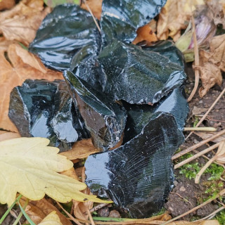 Surový Černý obsidián – Listopadový průvodce ochranou